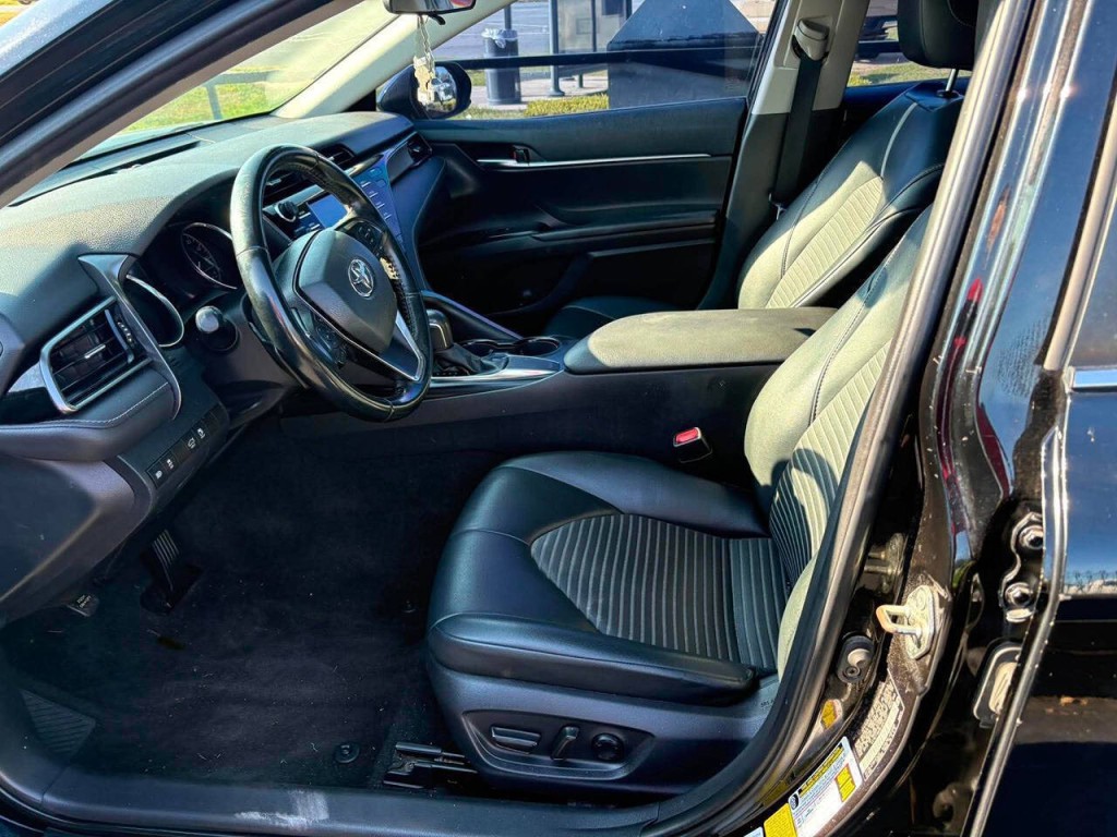 2020 Toyota Camry Image 11