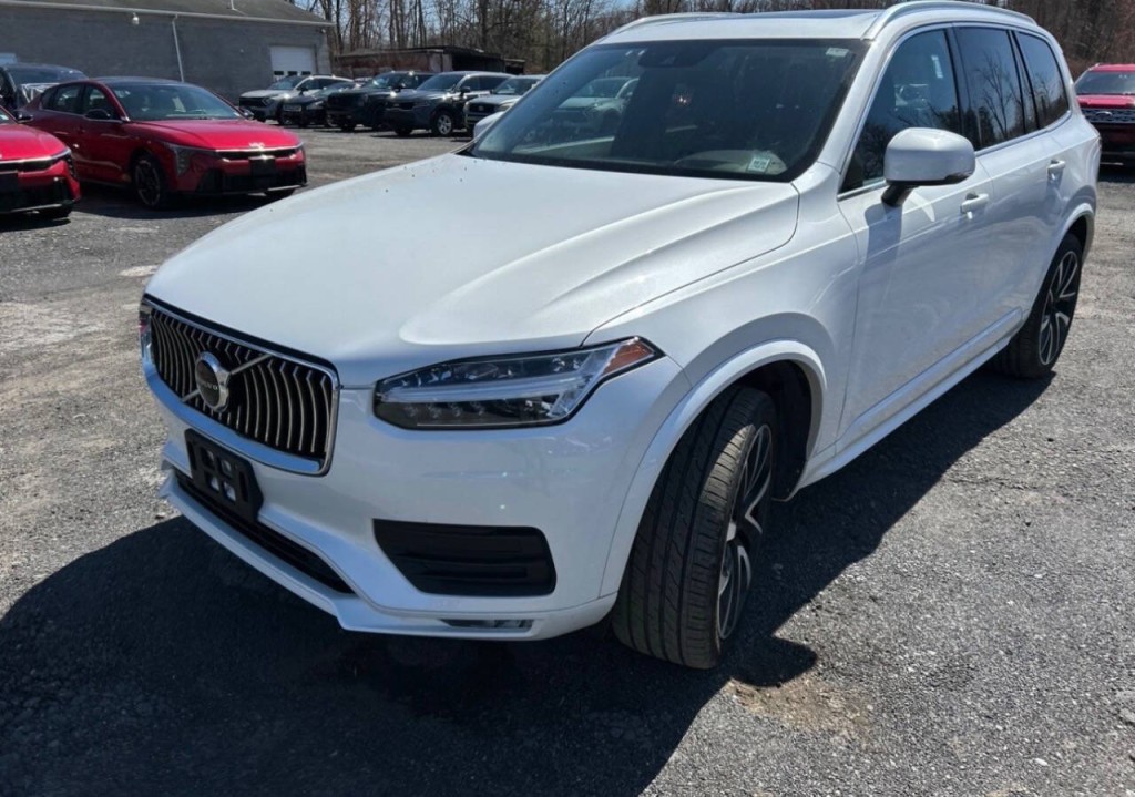 2020 Volvo XC90 Image 2