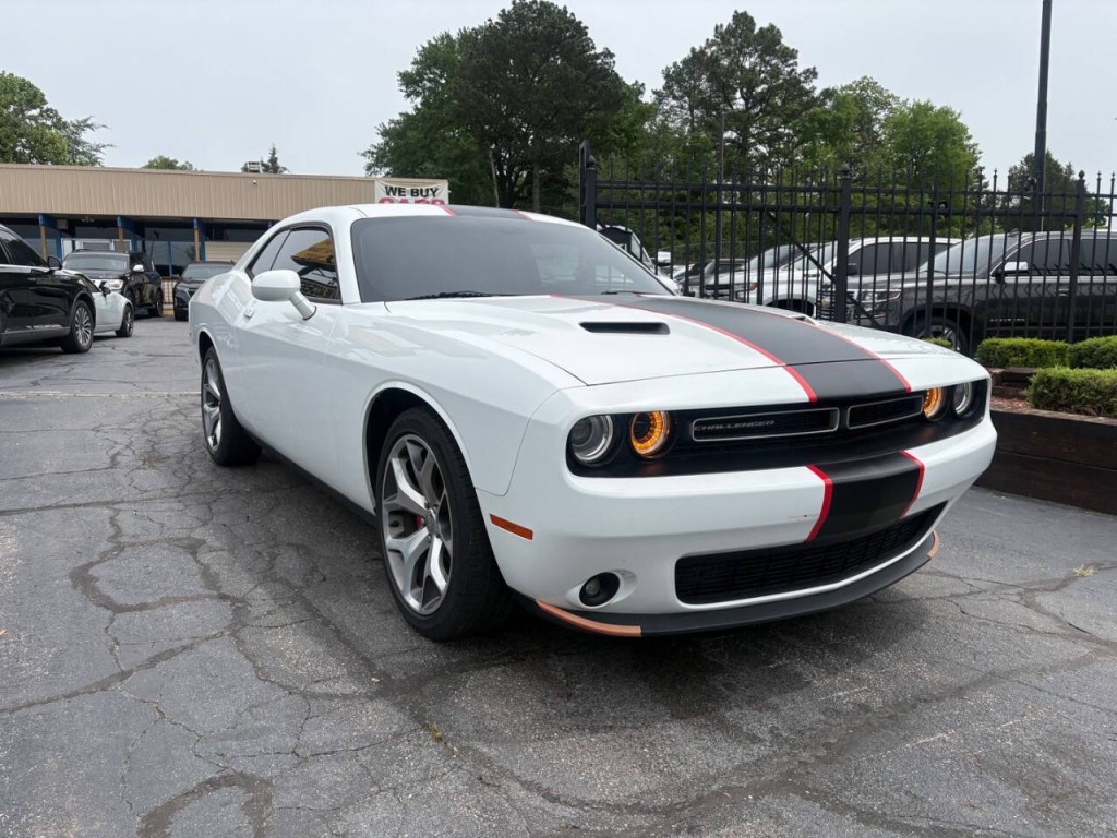 2016 Dodge Challenger Image 4