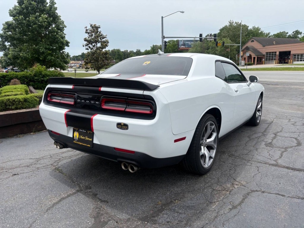 2016 Dodge Challenger Image 5