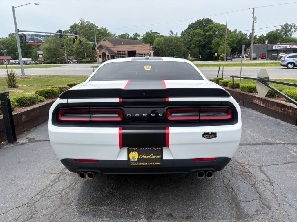 2016 Dodge Challenger Image 6
