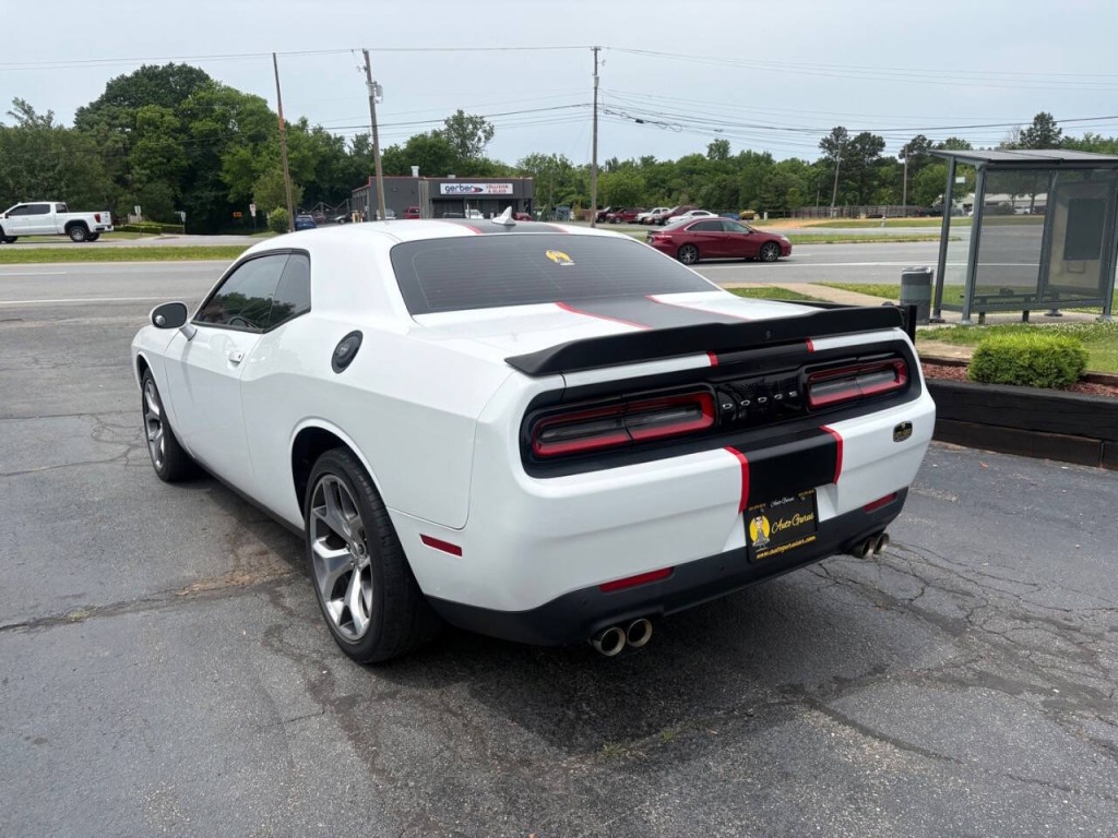 2016 Dodge Challenger Image 7
