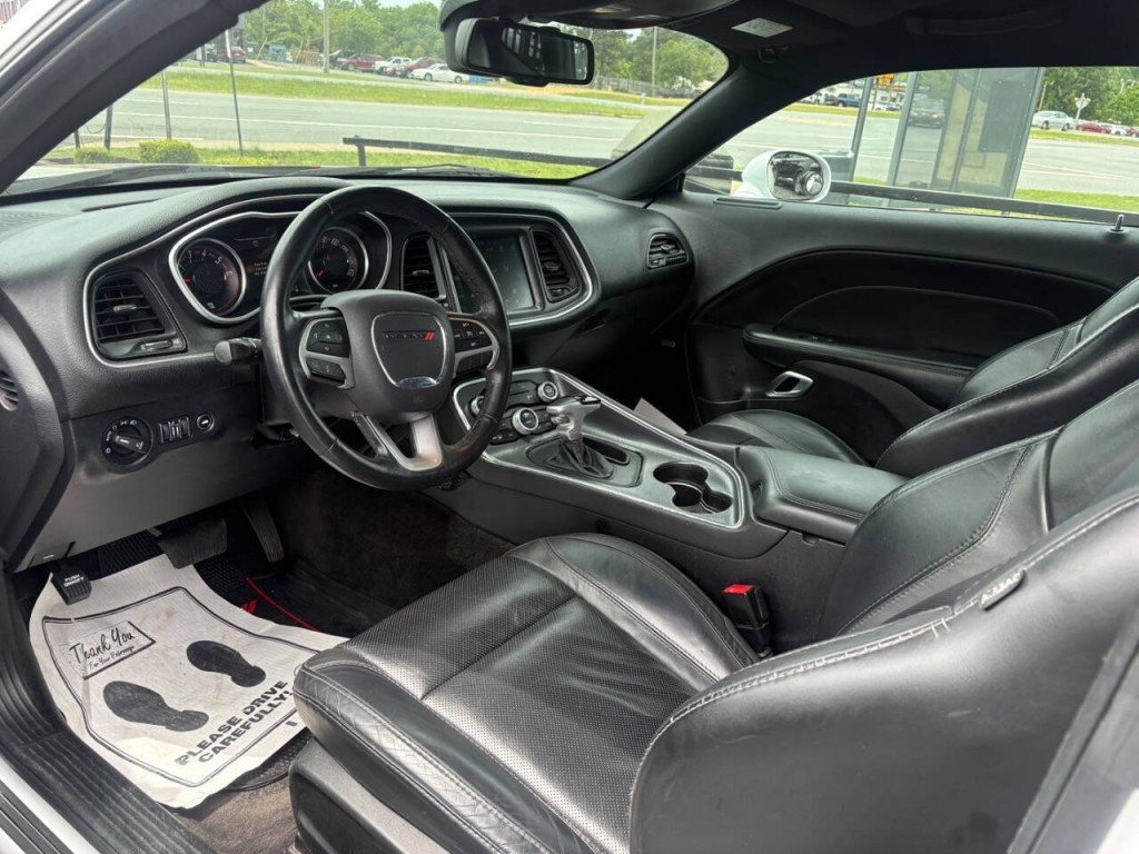 2016 Dodge Challenger Image 9