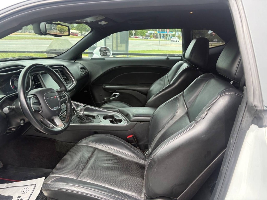 2016 Dodge Challenger Image 10