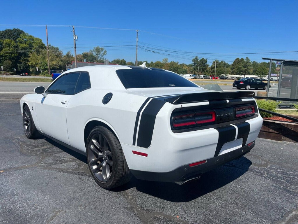2021 Dodge Challenger Image 4