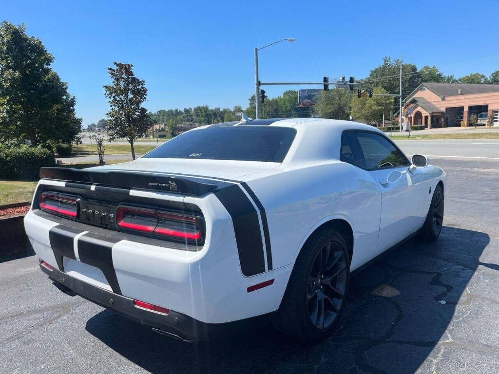 2021 Dodge Challenger Image 6