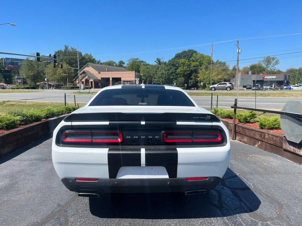 2021 Dodge Challenger Image 7