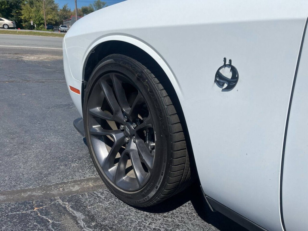 2021 Dodge Challenger Image 9