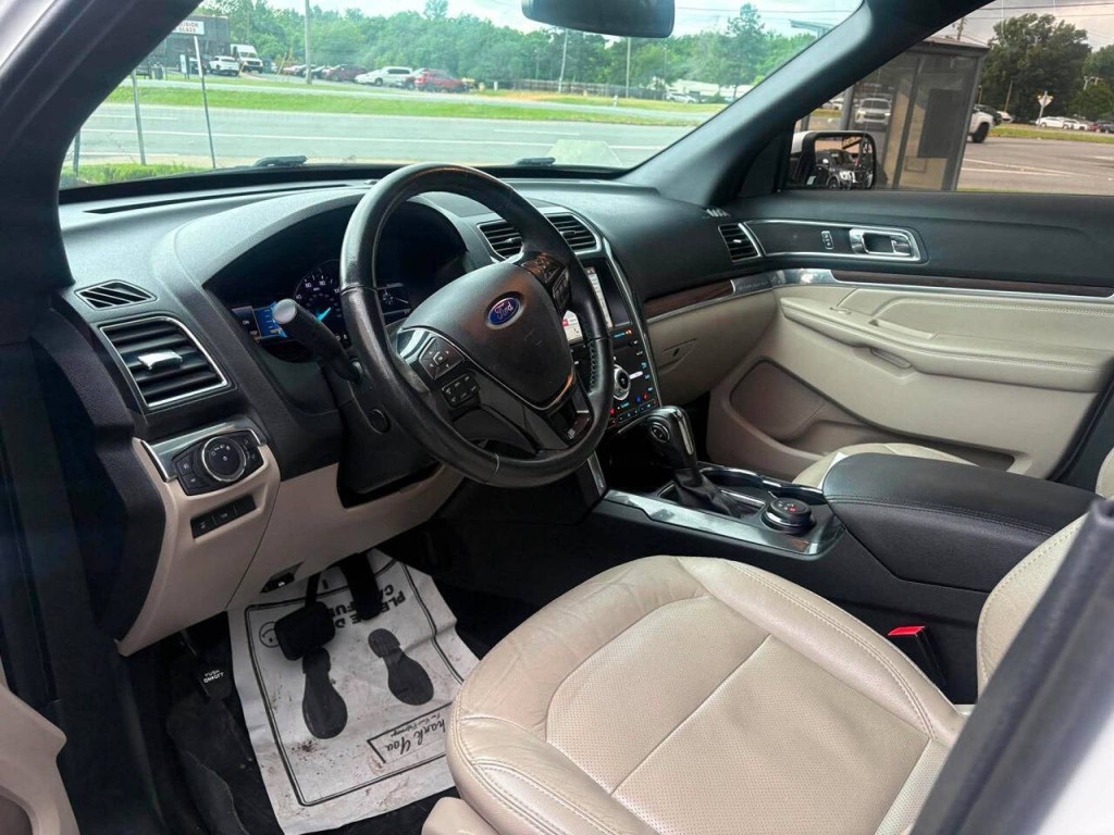 2019 Ford Explorer Image 10