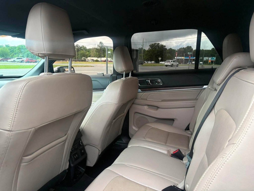 2019 Ford Explorer Image 12