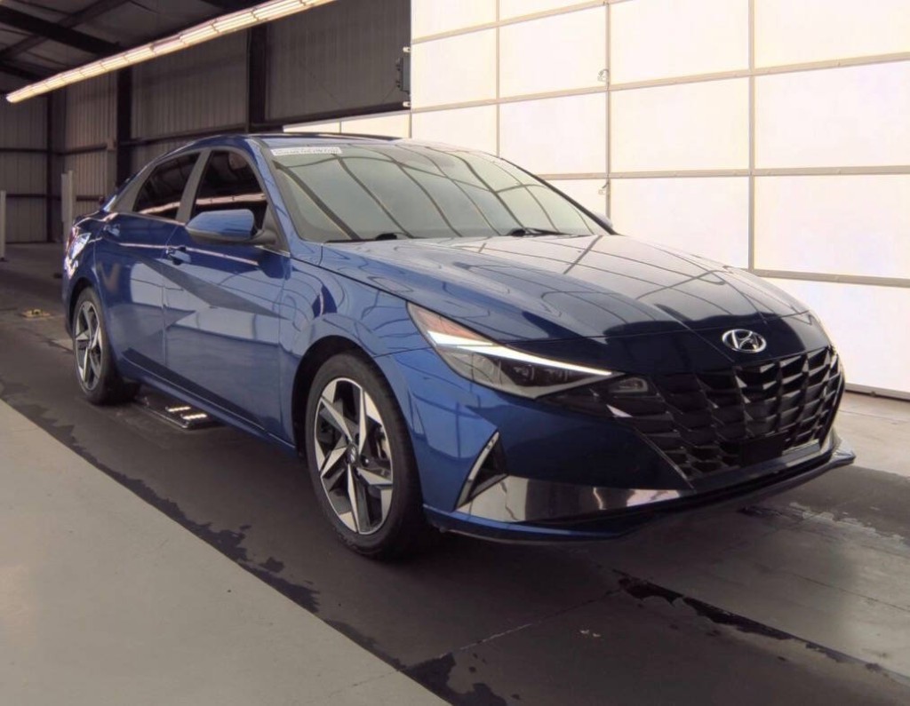 2023 Hyundai Elantra Image 2