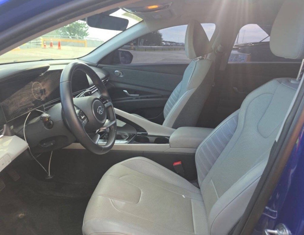 2023 Hyundai Elantra Image 5