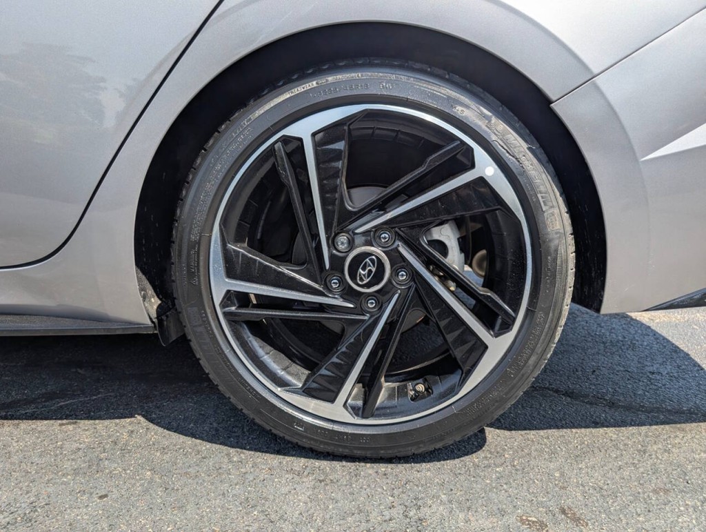 2023 Hyundai Elantra Image 7