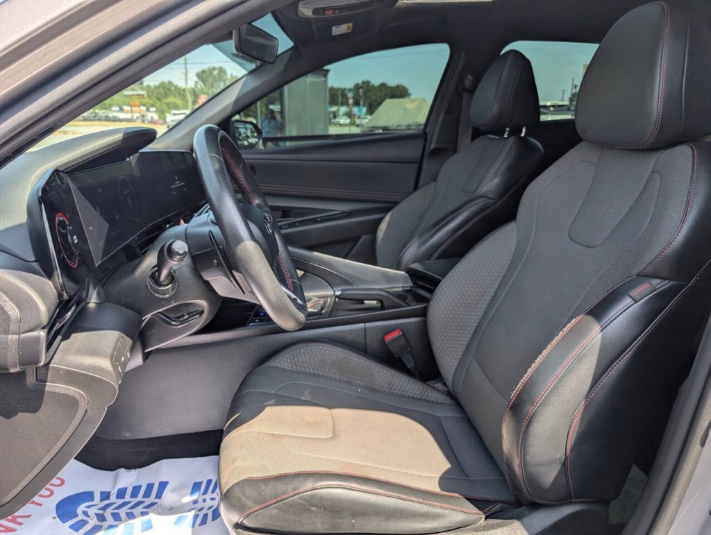 2023 Hyundai Elantra Image 8