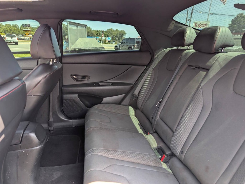 2023 Hyundai Elantra Image 9
