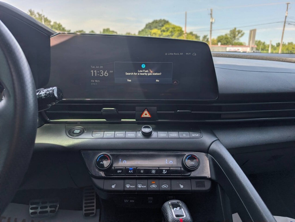 2023 Hyundai Elantra Image 11
