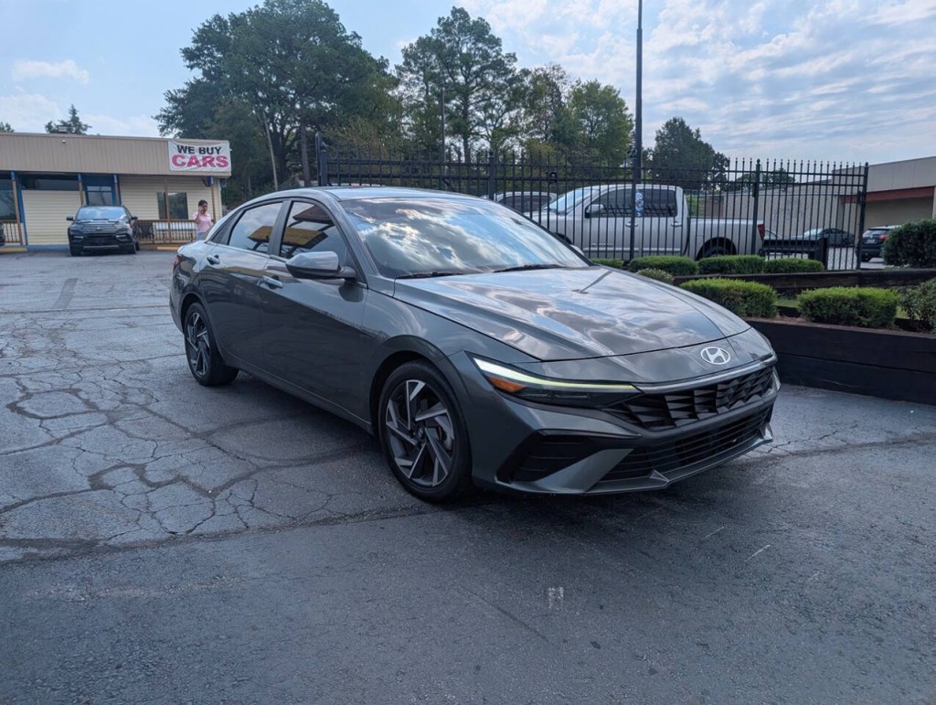 2025 Hyundai Elantra Image 4