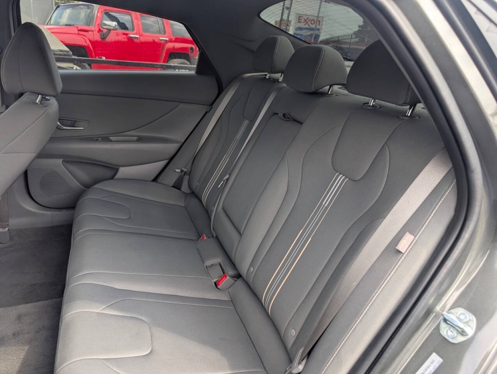 2025 Hyundai Elantra Image 9