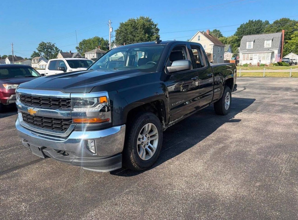 2018 Chevrolet Silverado 1500 Image 2