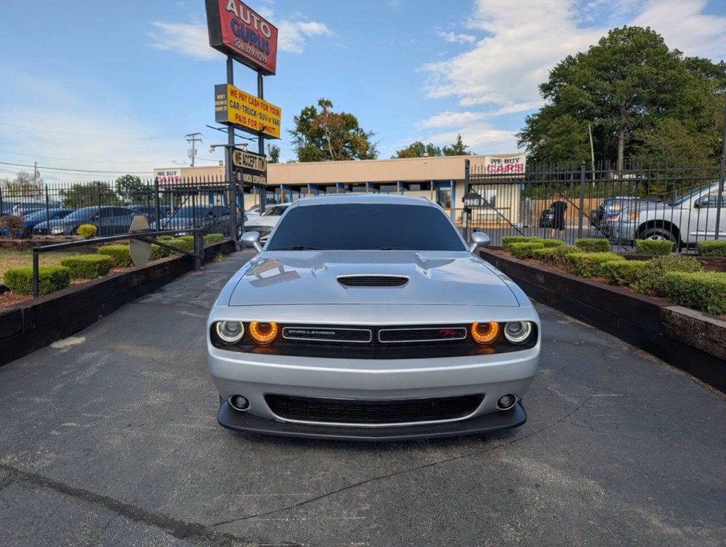 2022 Dodge Challenger Image 3