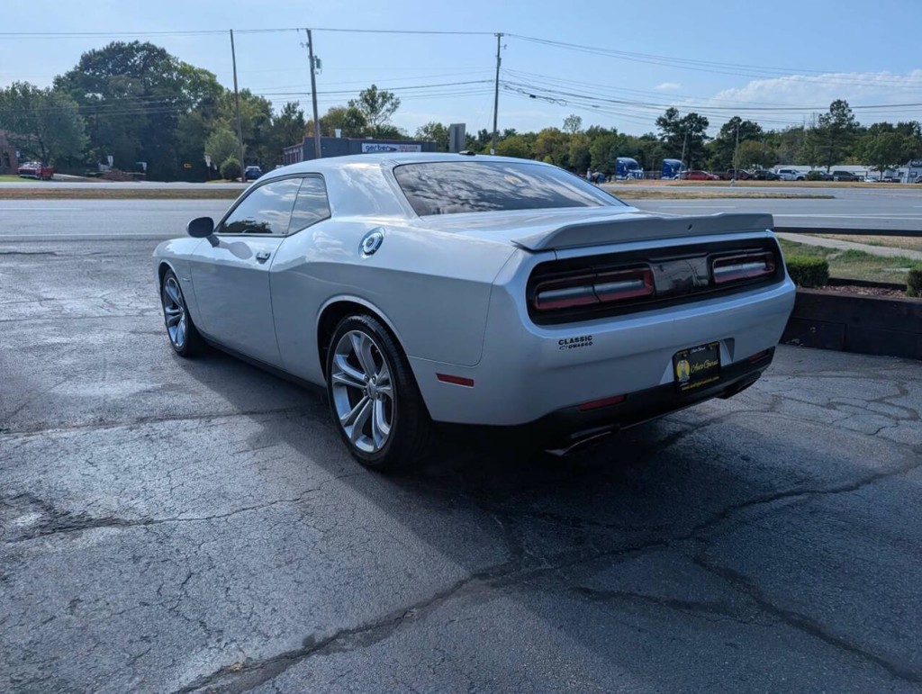 2022 Dodge Challenger Image 7