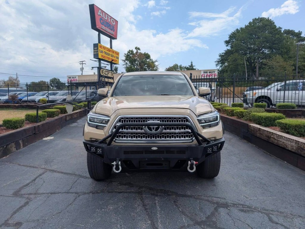 2017 Toyota Tacoma Image 3
