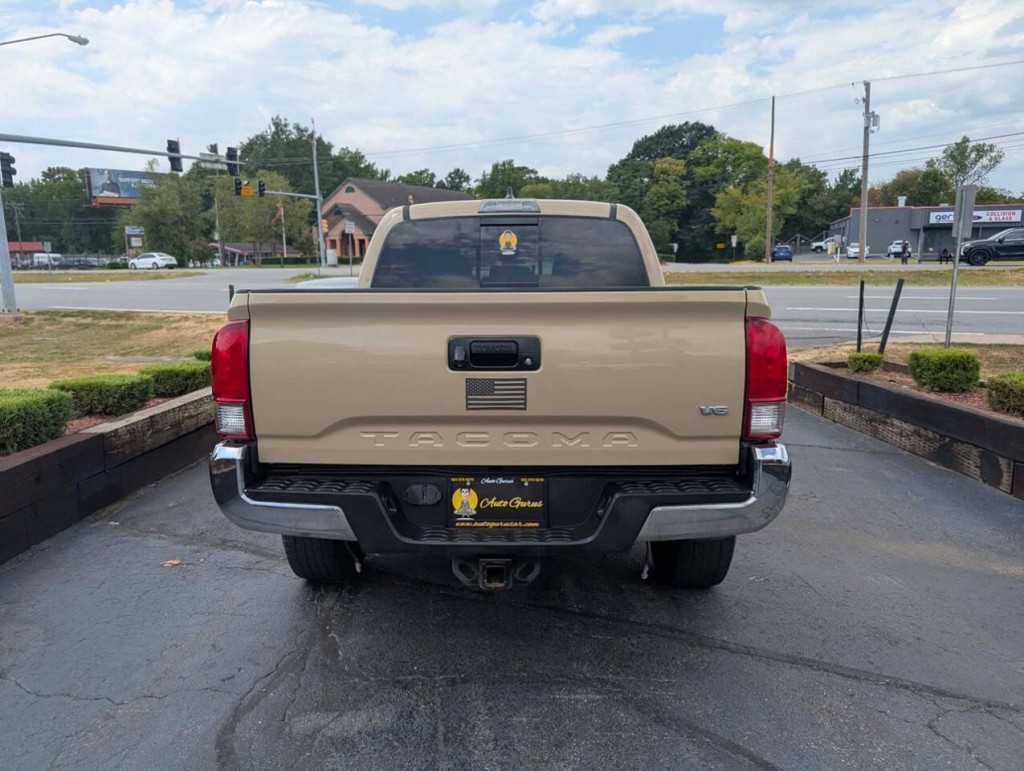 2017 Toyota Tacoma Image 6