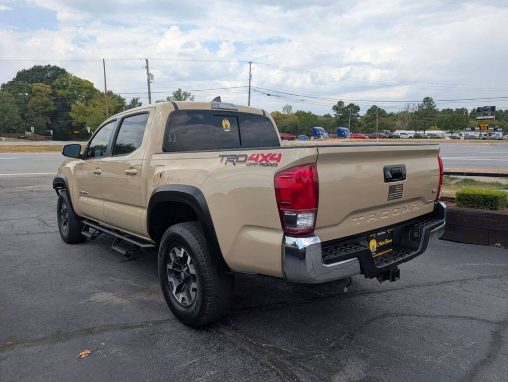 2017 Toyota Tacoma Image 7