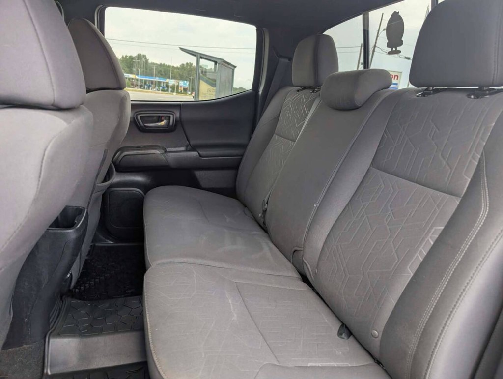 2017 Toyota Tacoma Image 11