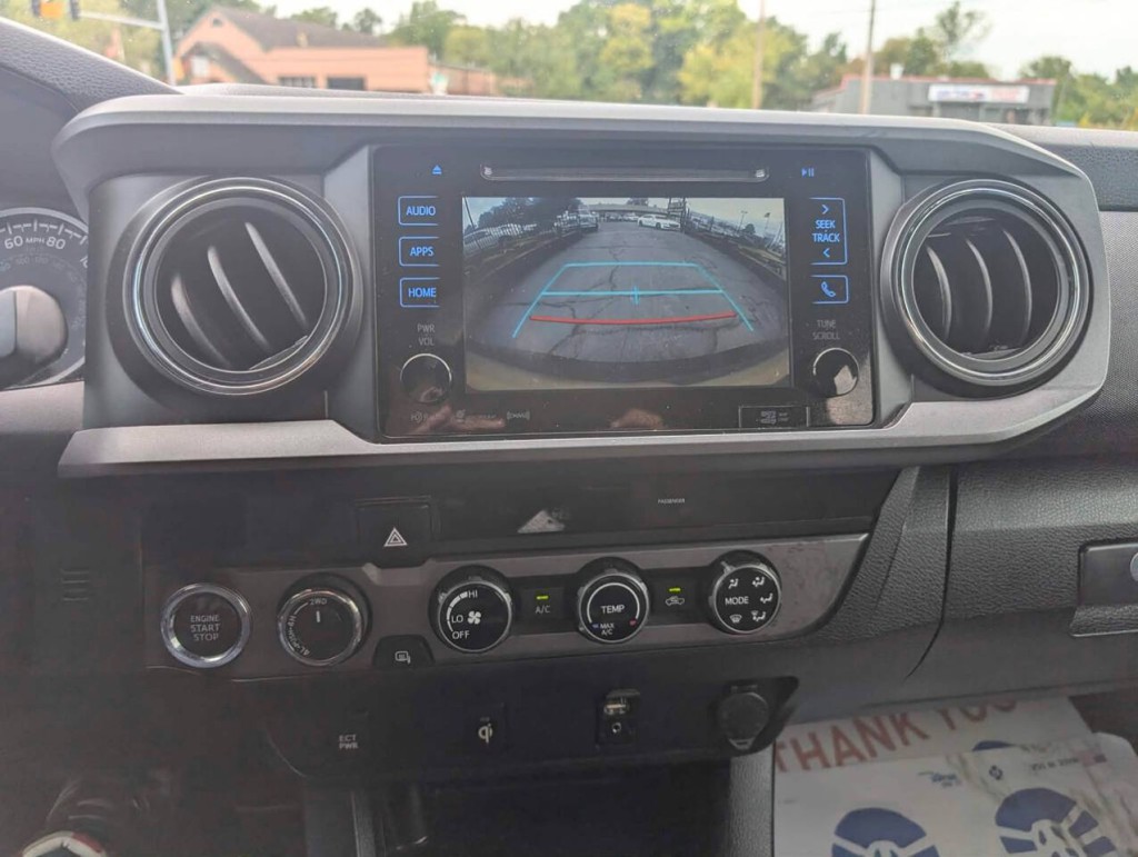 2017 Toyota Tacoma Image 12
