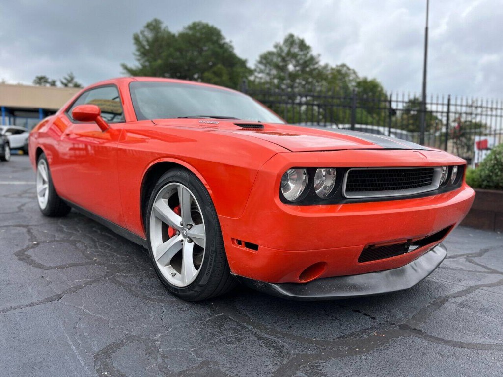 2010 Dodge Challenger Image 2