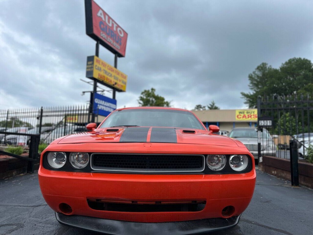 2010 Dodge Challenger Image 3