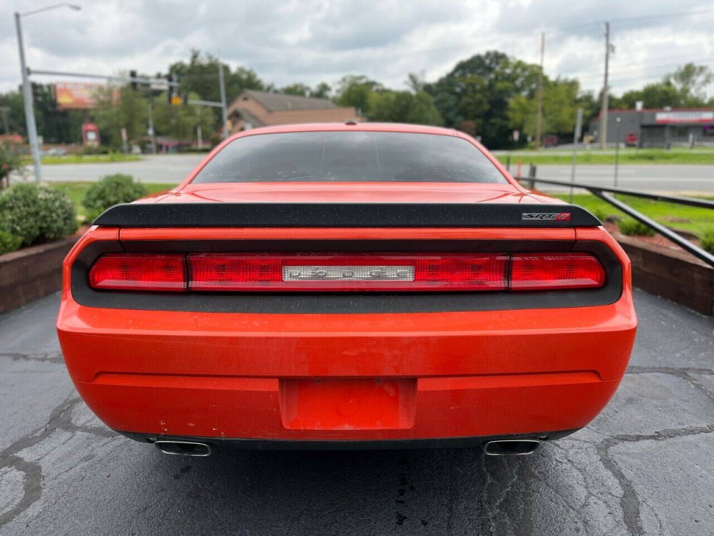 2010 Dodge Challenger Image 5