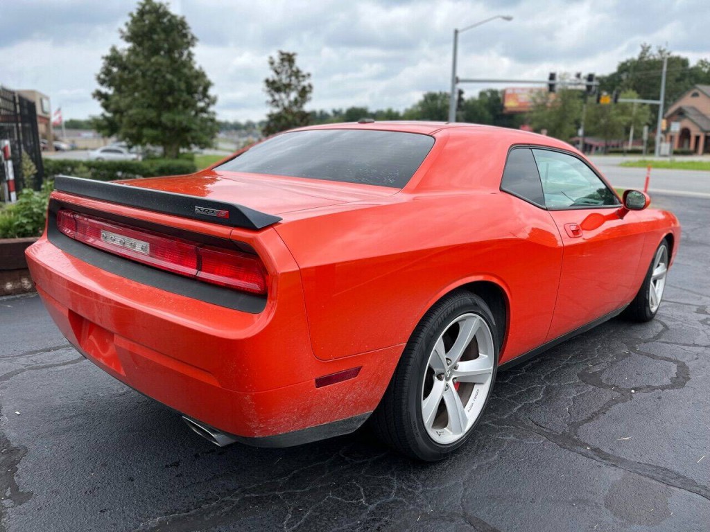 2010 Dodge Challenger Image 8