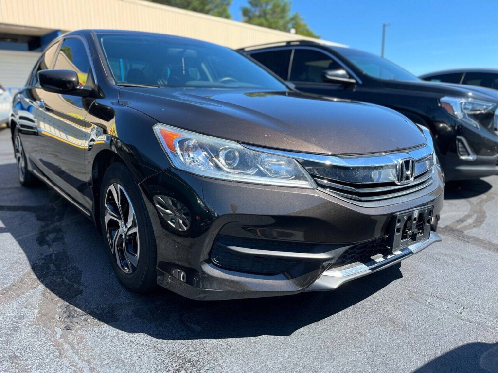 2017 Honda Accord Image 2