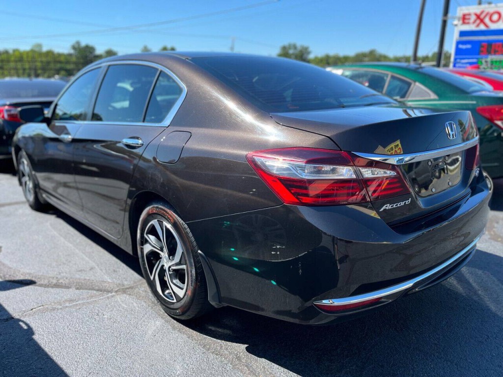 2017 Honda Accord Image 5