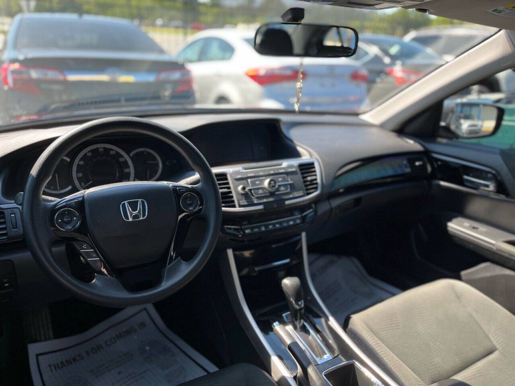 2017 Honda Accord Image 12