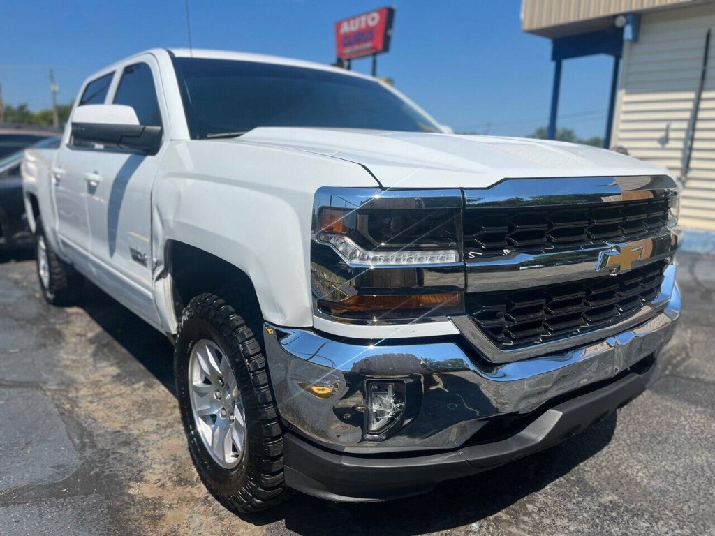 2018 Chevrolet Silverado 1500 Image 2