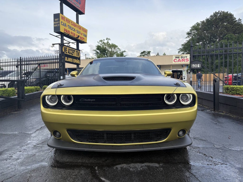 2021 Dodge Challenger Image 3