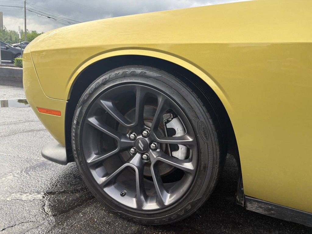 2021 Dodge Challenger Image 8