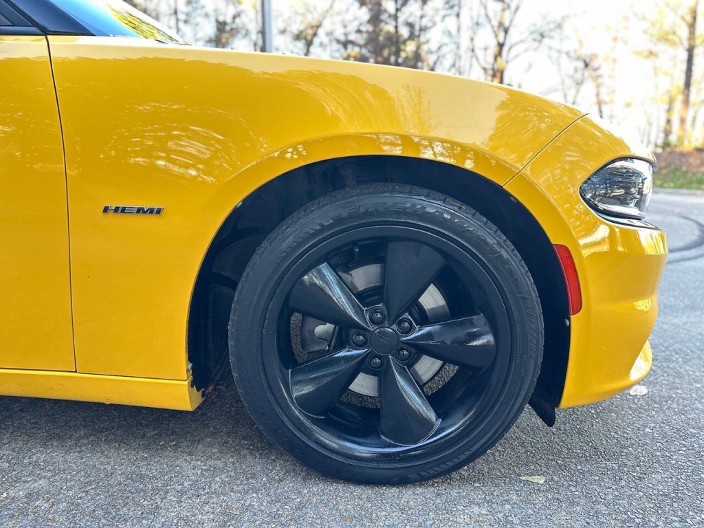 2017 Dodge Charger Image 10