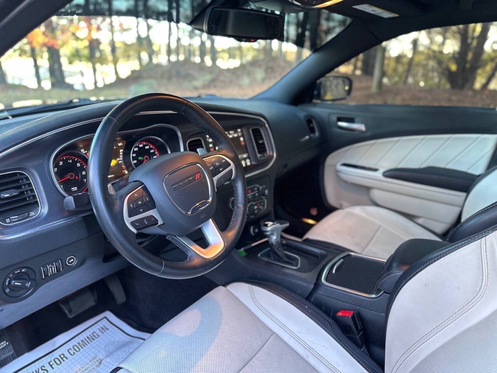 2017 Dodge Charger Image 12
