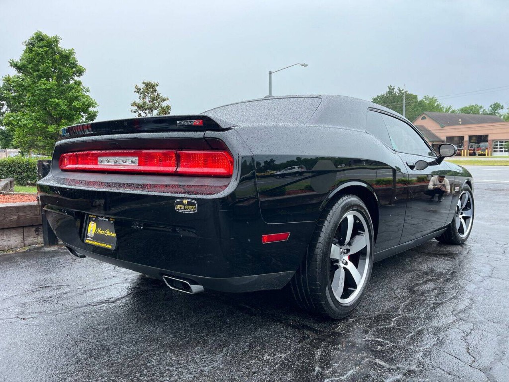 2011 Dodge Challenger Image 9