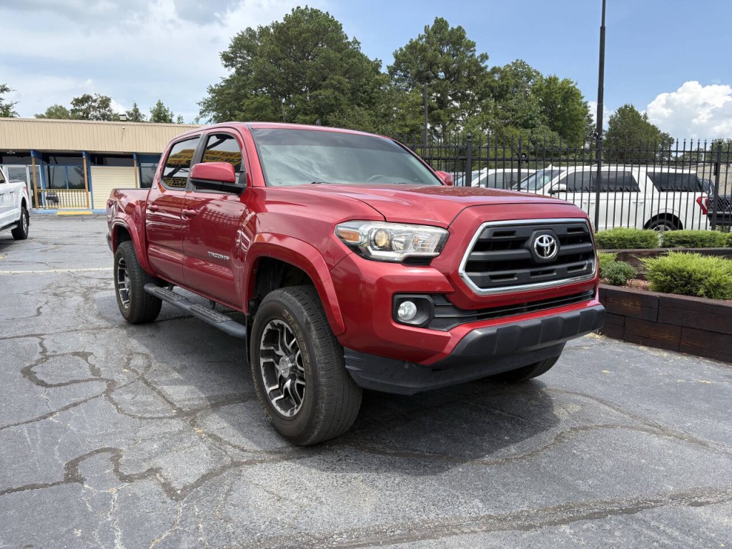 2017 Toyota Tacoma Image 4