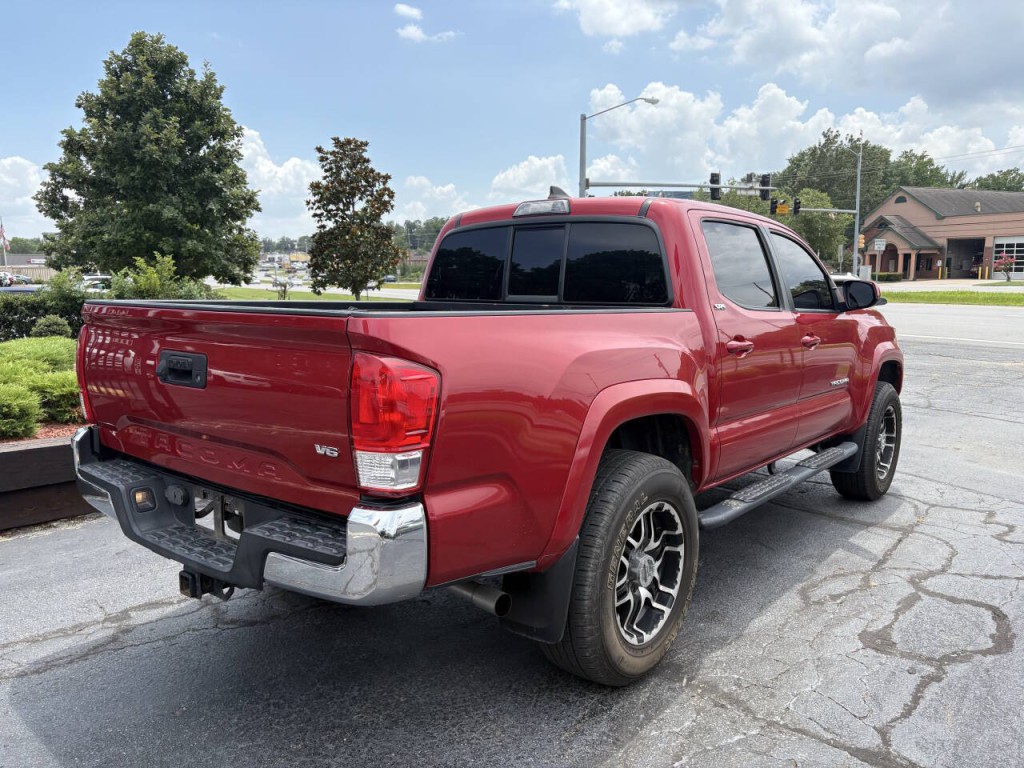 2017 Toyota Tacoma Image 5