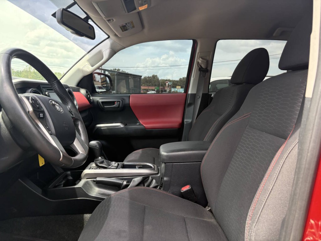 2017 Toyota Tacoma Image 13