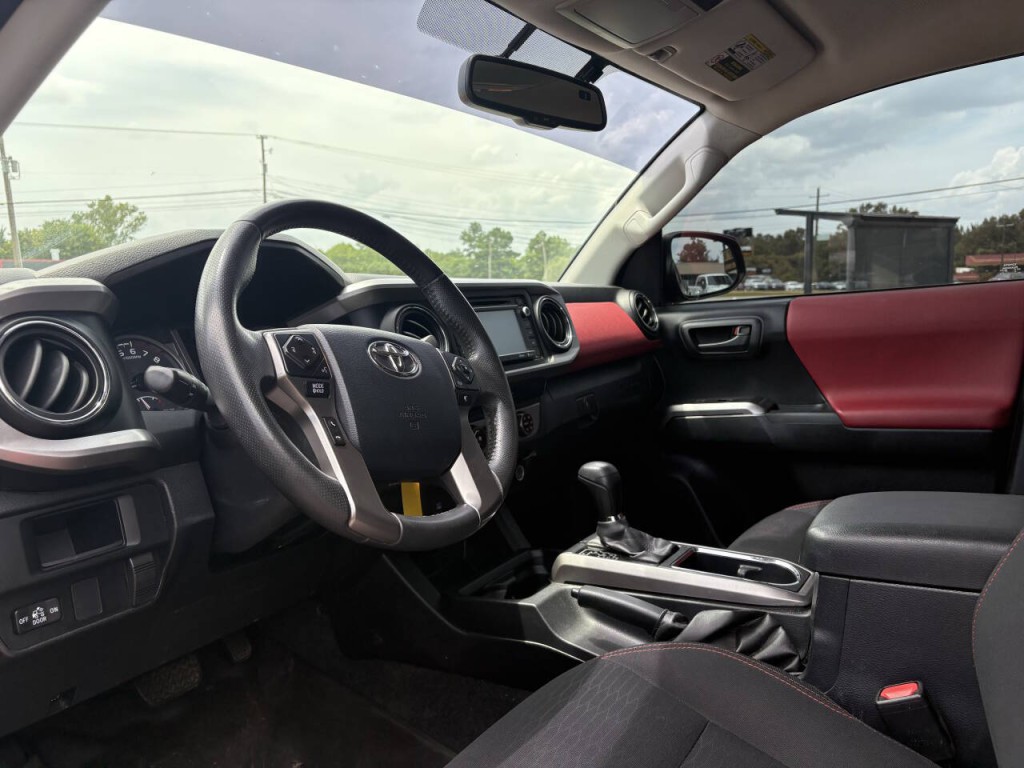 2017 Toyota Tacoma Image 14
