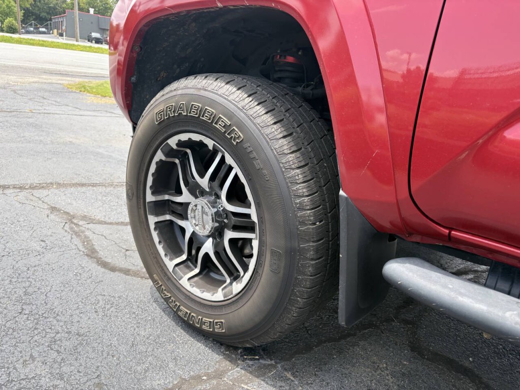 2017 Toyota Tacoma Image 15