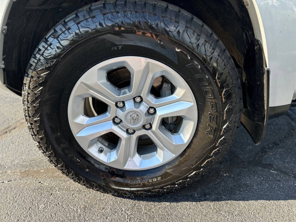 2019 Toyota 4Runner Image 8