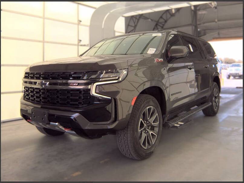 2021 Chevrolet Suburban Image 2